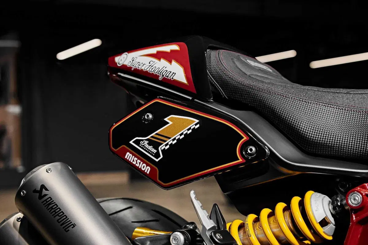 Indian e Roland Sands per una FTR "Hoolingan" che cita il MotoAmerica (6)