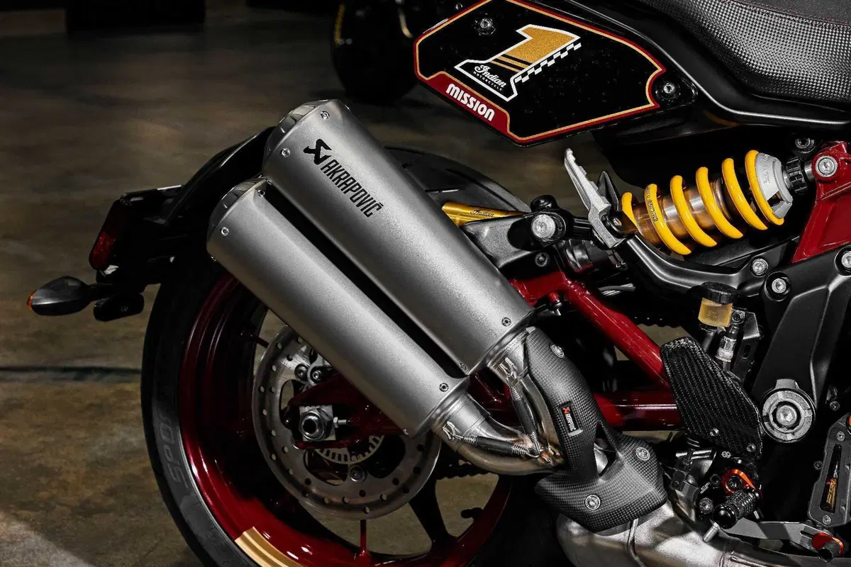 Indian e Roland Sands per una FTR "Hoolingan" che cita il MotoAmerica (8)