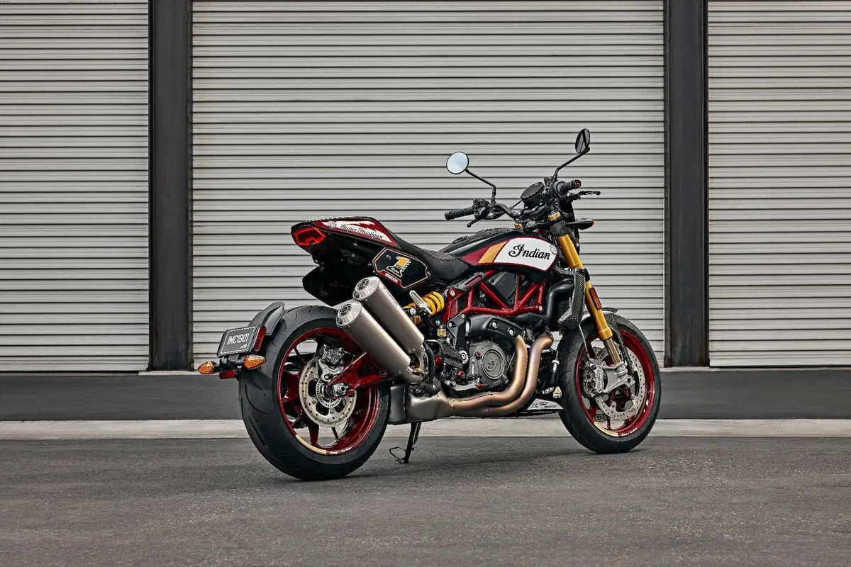 Indian e Roland Sands per una FTR "Hoolingan" che cita il MotoAmerica (7)