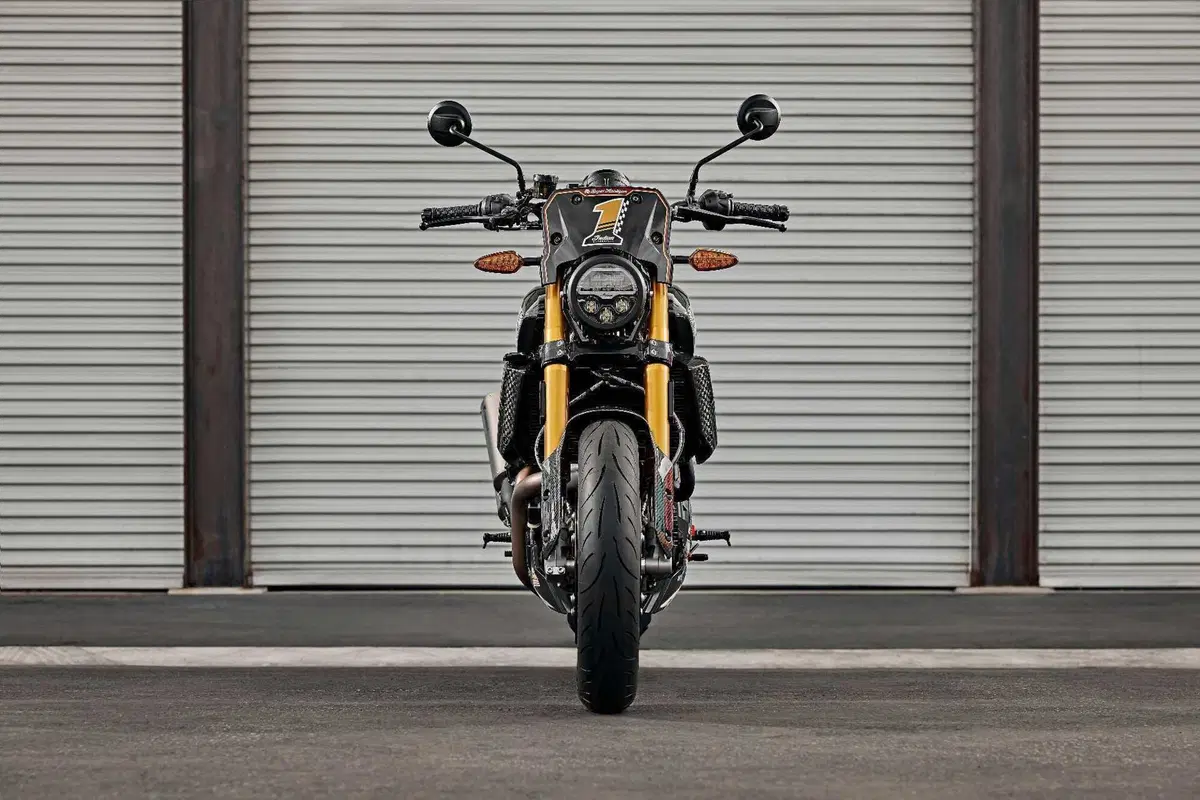 Indian e Roland Sands per una FTR "Hoolingan" che cita il MotoAmerica (8)