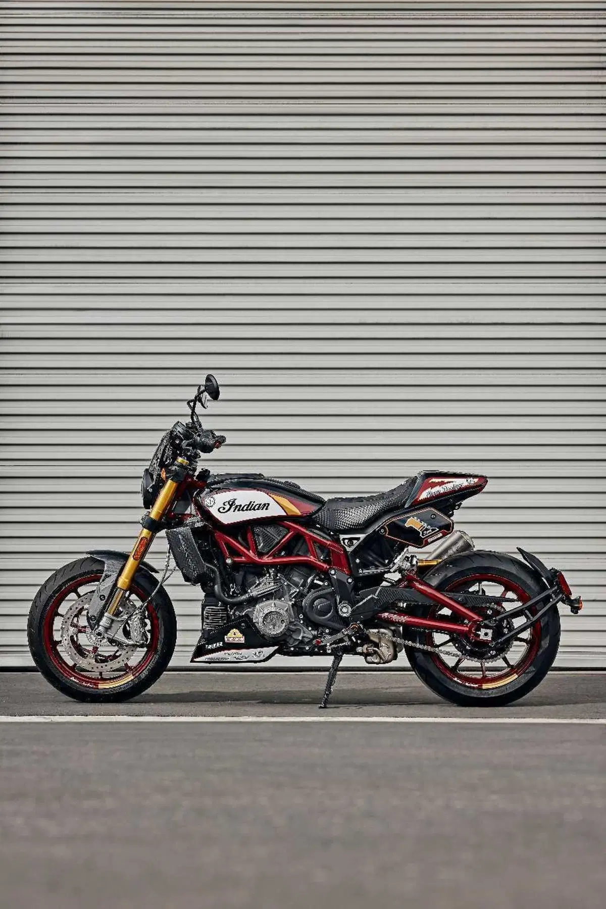 Indian e Roland Sands per una FTR "Hoolingan" che cita il MotoAmerica (10)