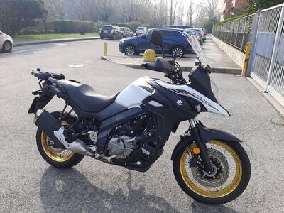 La Suzuki V-Strom 650 diventa Rally (Dark Evo 2) con un kit - News 