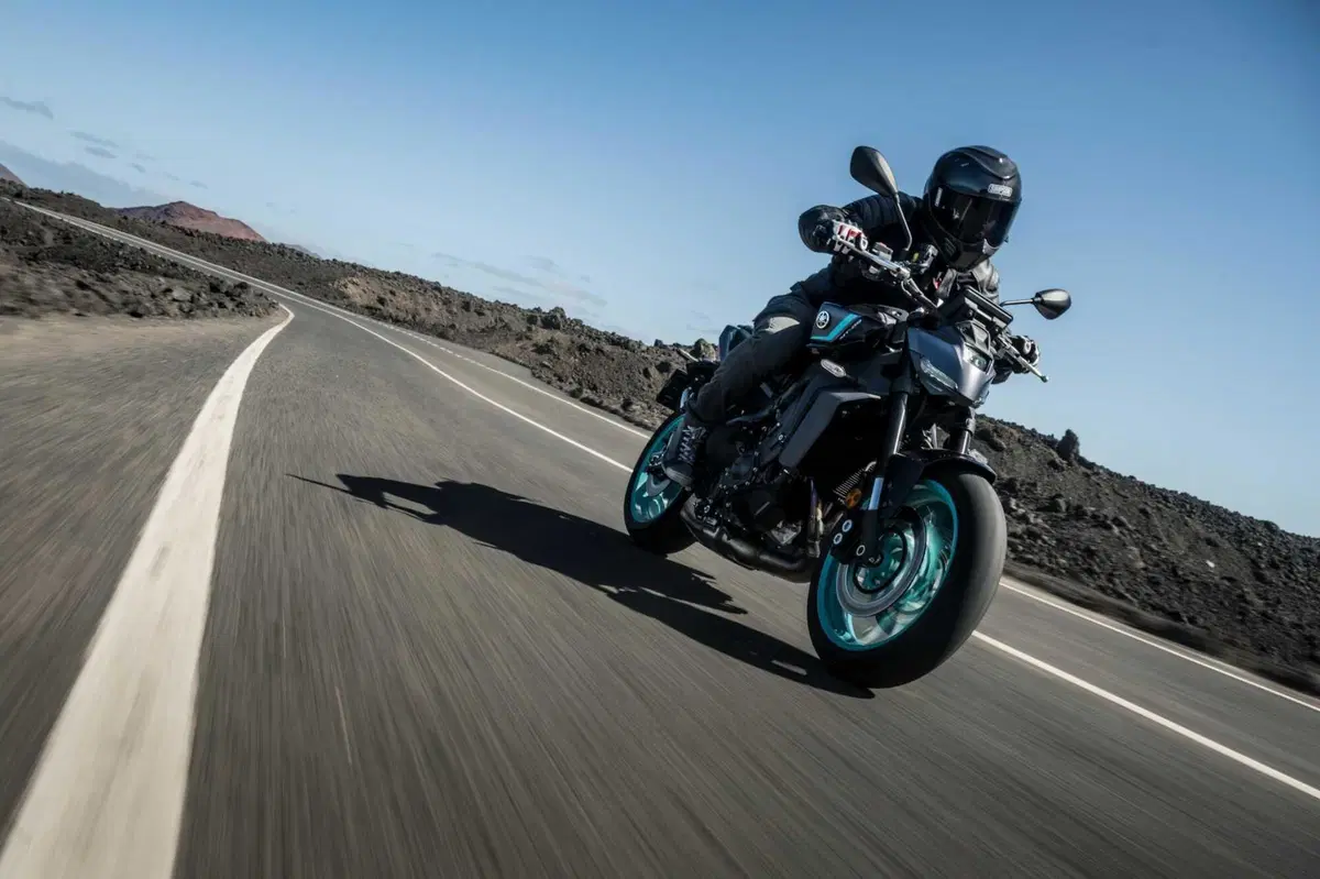 Yamaha MT-09 2024 TEST: un miglioramento costante. La prova su strada, Pro e Contro! [VIDEO E GALLERY] (21)
