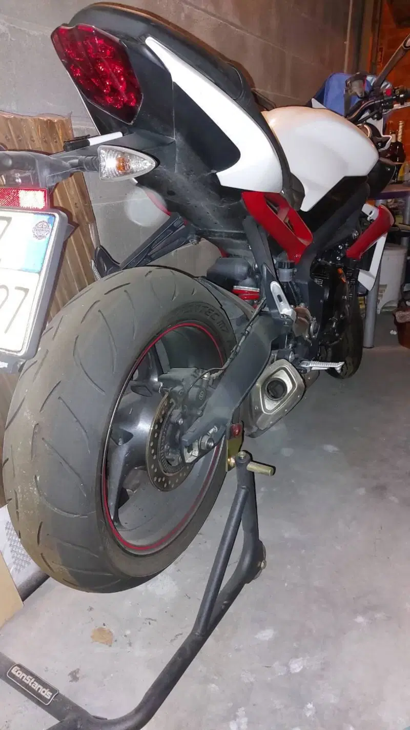 Triumph Street Triple R ABS (2013 - 17) (2)
