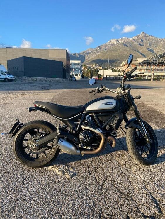 Ducati Scrambler 800 Icon Dark (2021 - 22)