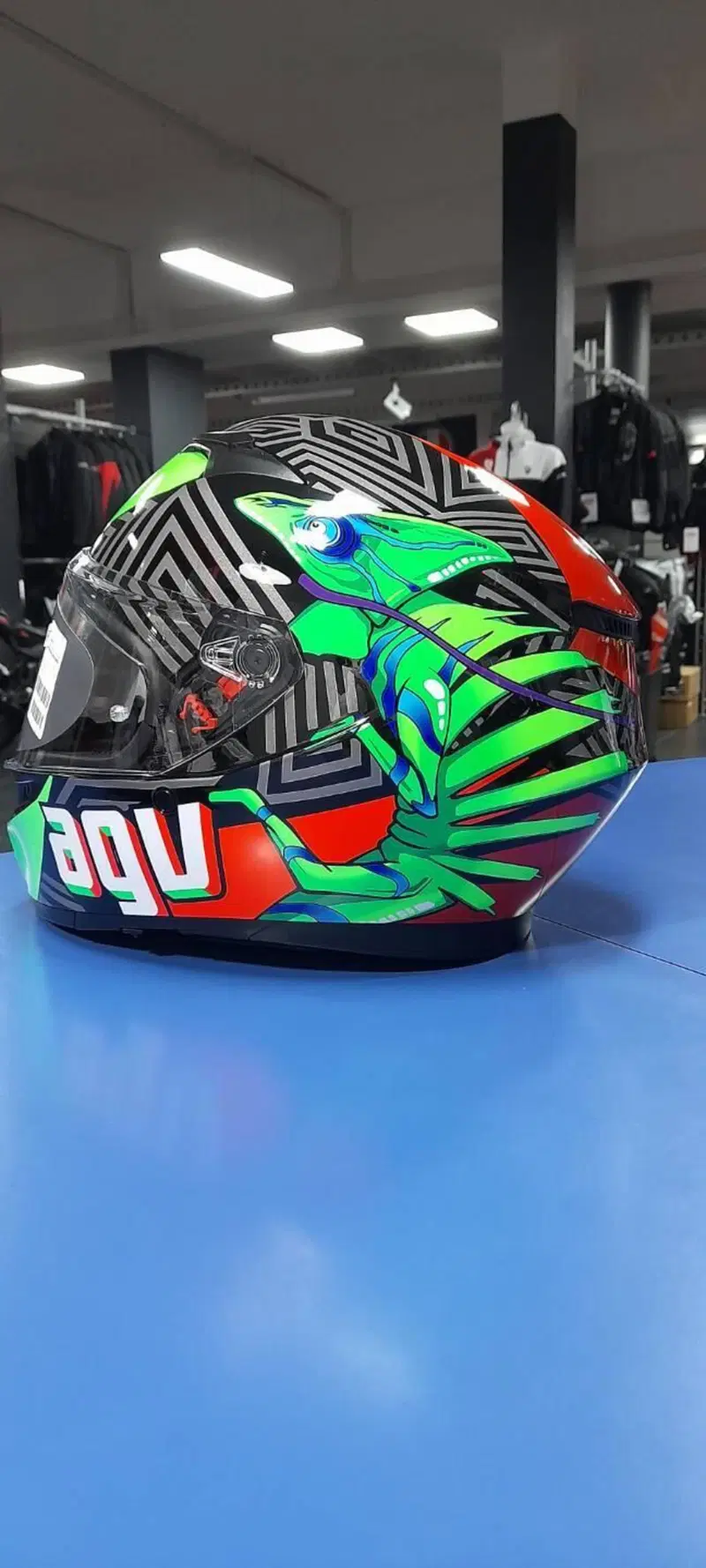 CASCO INTEGRALE K3 E2206 - KAMALEON BLACK/RED/GREE Agv (2)