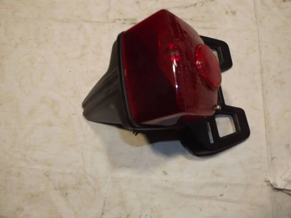 FANALE POSTERIORE XL Honda