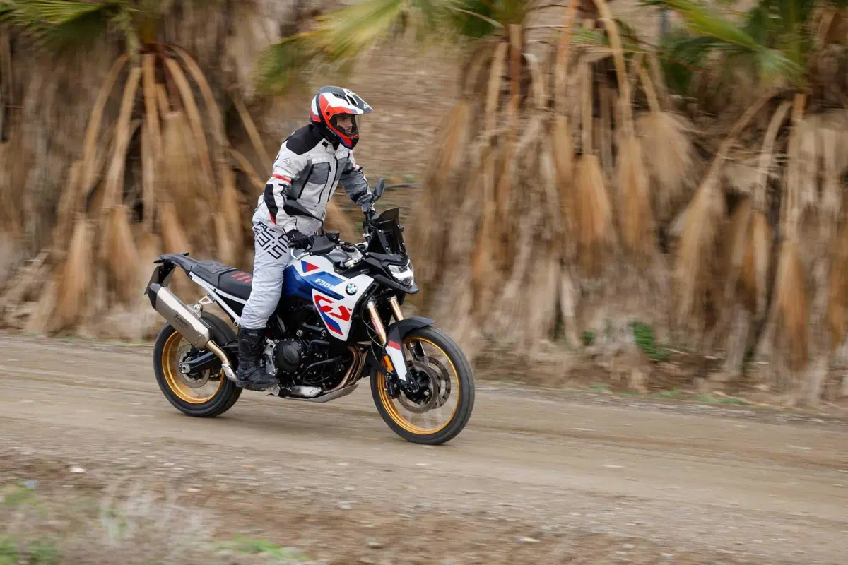 BMW F 900 GS TEST: come va la nuova adventure su strada e in fuoristrada. Pro e contro! [VIDEO E GALLERY] (4)