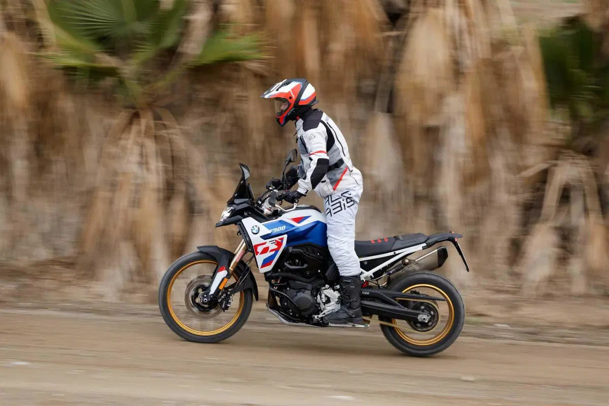 BMW F 900 GS TEST: come va la nuova adventure su strada e in fuoristrada. Pro e contro! [VIDEO E GALLERY] (6)
