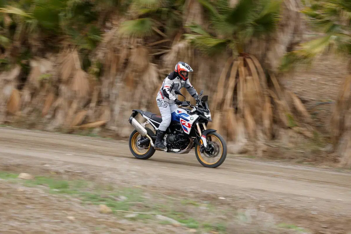 BMW F 900 GS TEST: come va la nuova adventure su strada e in fuoristrada. Pro e contro! [VIDEO E GALLERY] (8)