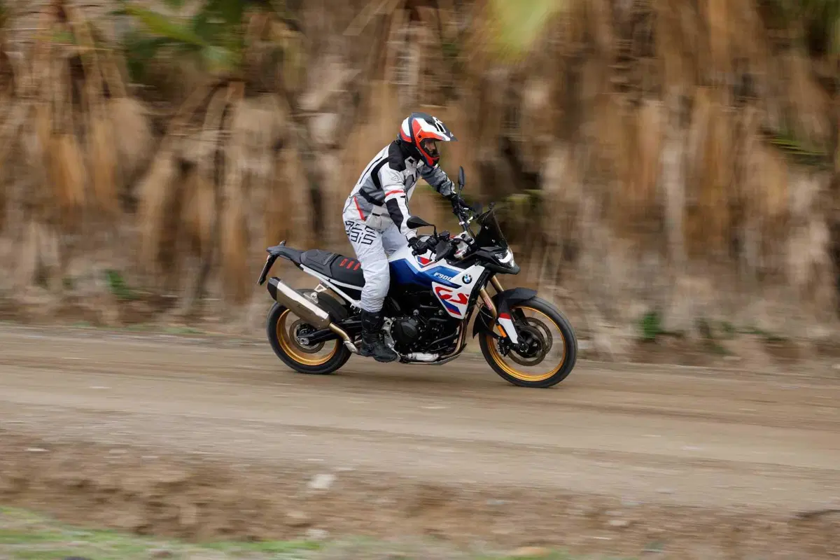 BMW F 900 GS TEST: come va la nuova adventure su strada e in fuoristrada. Pro e contro! [VIDEO E GALLERY] (10)