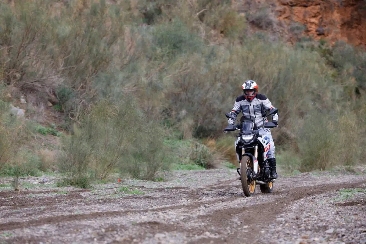 BMW F 900 GS TEST: come va la nuova adventure su strada e in fuoristrada. Pro e contro! [VIDEO E GALLERY] (12)