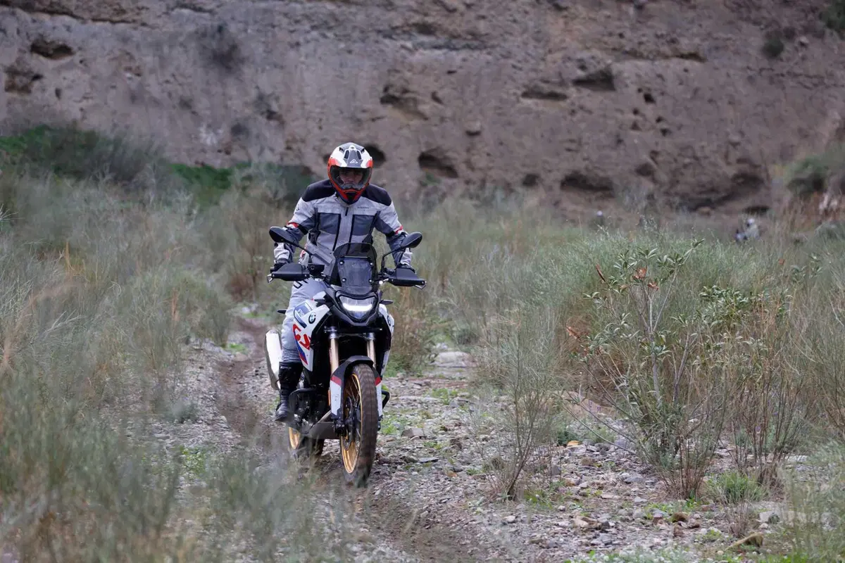 BMW F 900 GS TEST: come va la nuova adventure su strada e in fuoristrada. Pro e contro! [VIDEO E GALLERY] (19)