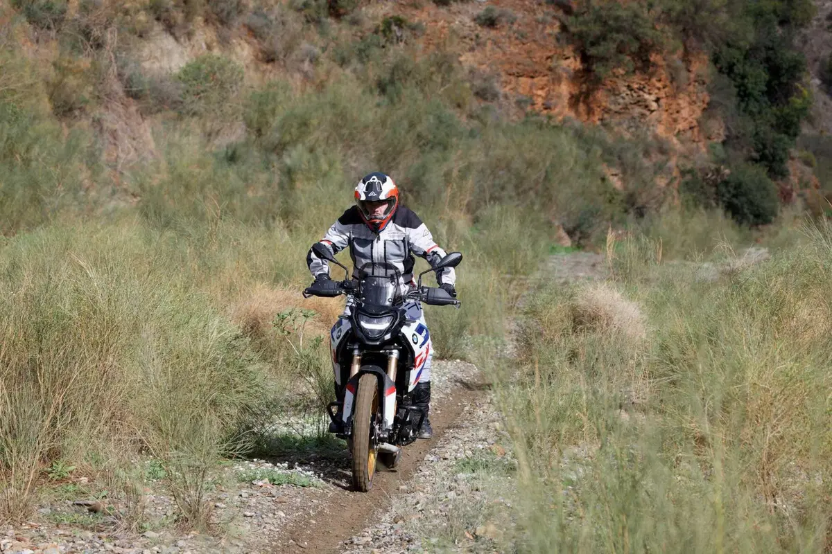 BMW F 900 GS TEST: come va la nuova adventure su strada e in fuoristrada. Pro e contro! [VIDEO E GALLERY] (21)