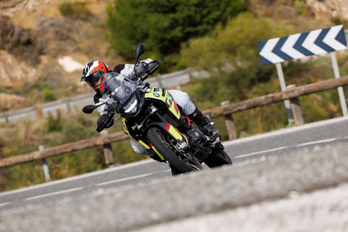 BMW F 900 GS TEST: come va la nuova adventure su strada e in fuoristrada. Pro e contro! [VIDEO E GALLERY] (26)