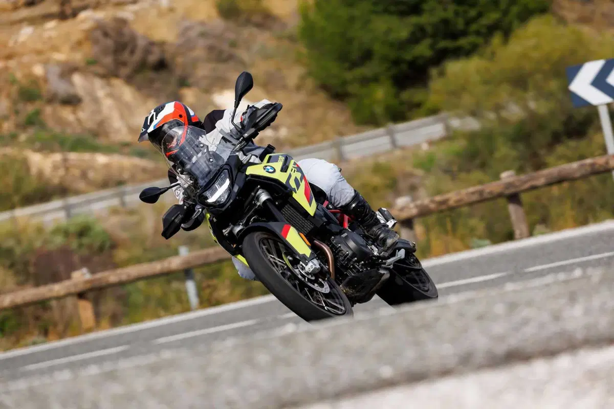 BMW F 900 GS TEST: come va la nuova adventure su strada e in fuoristrada. Pro e contro! [VIDEO E GALLERY] (27)