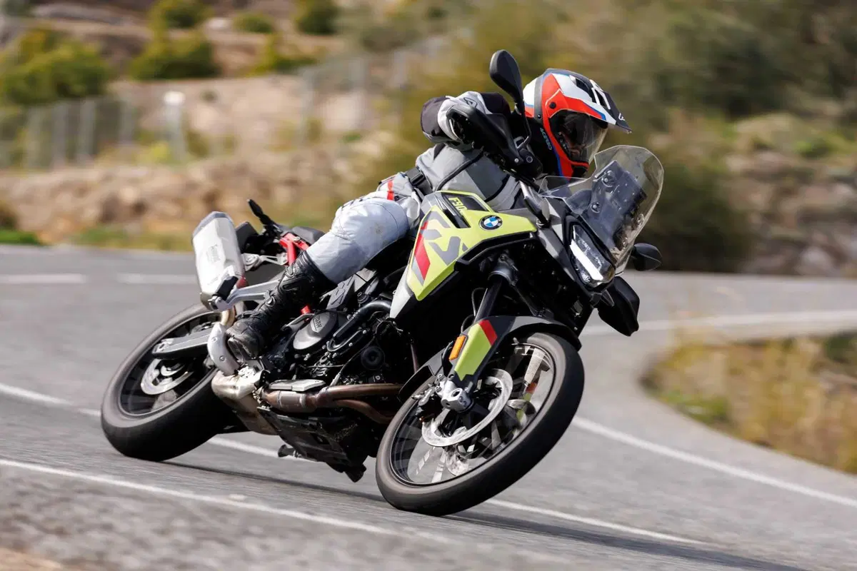 BMW F 900 GS TEST: come va la nuova adventure su strada e in fuoristrada. Pro e contro! [VIDEO E GALLERY] (32)