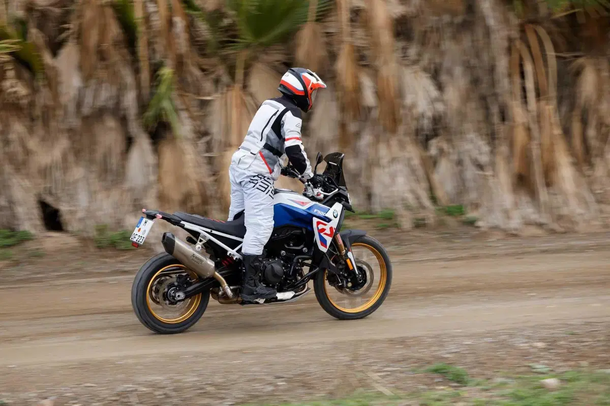 BMW F 900 GS TEST: come va la nuova adventure su strada e in fuoristrada. Pro e contro! [VIDEO E GALLERY] (5)