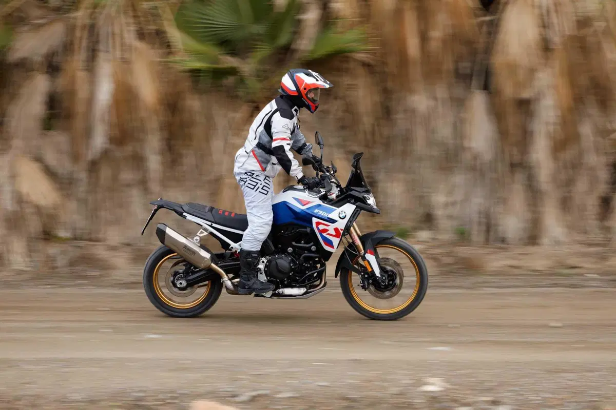BMW F 900 GS TEST: come va la nuova adventure su strada e in fuoristrada. Pro e contro! [VIDEO E GALLERY] (7)