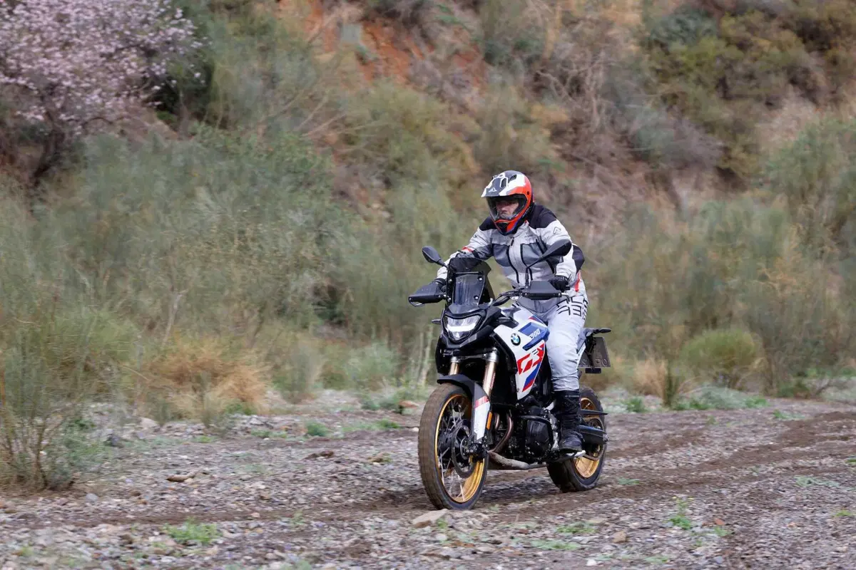BMW F 900 GS TEST: come va la nuova adventure su strada e in fuoristrada. Pro e contro! [VIDEO E GALLERY] (13)