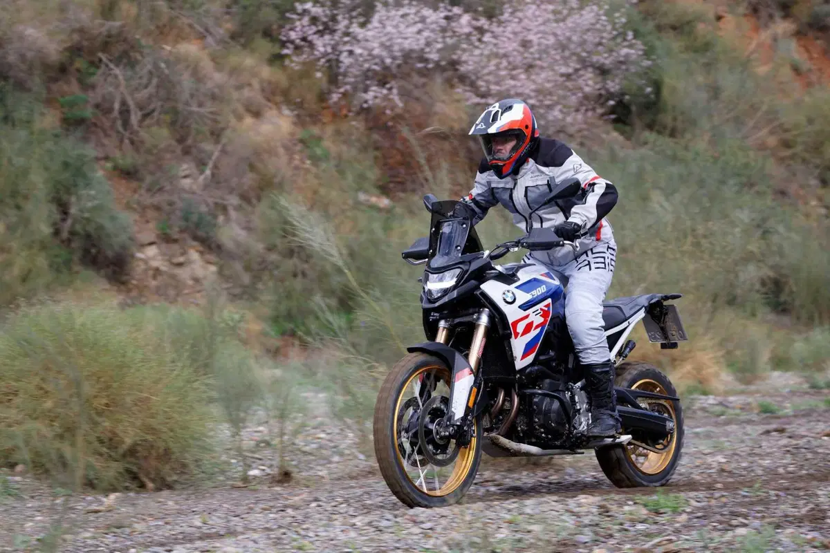 BMW F 900 GS TEST: come va la nuova adventure su strada e in fuoristrada. Pro e contro! [VIDEO E GALLERY] (14)
