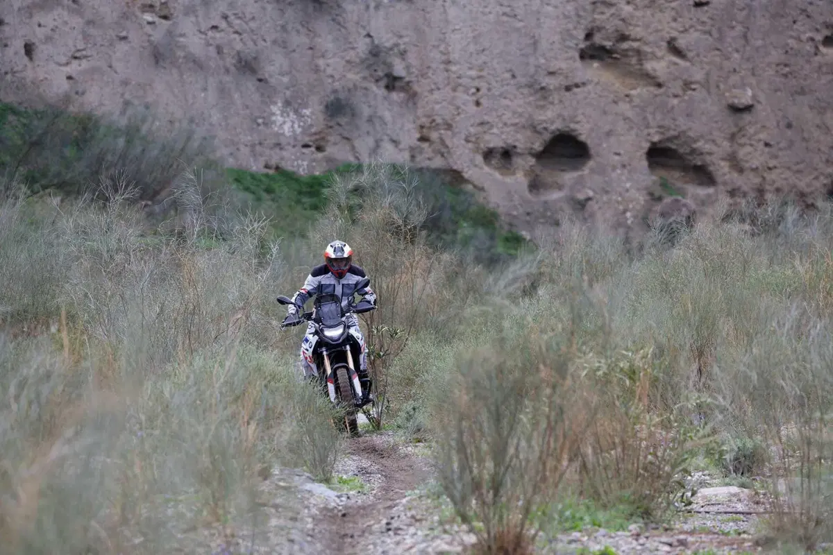 BMW F 900 GS TEST: come va la nuova adventure su strada e in fuoristrada. Pro e contro! [VIDEO E GALLERY] (15)