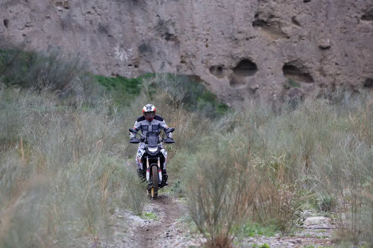 BMW F 900 GS TEST: come va la nuova adventure su strada e in fuoristrada. Pro e contro! [VIDEO E GALLERY] (16)