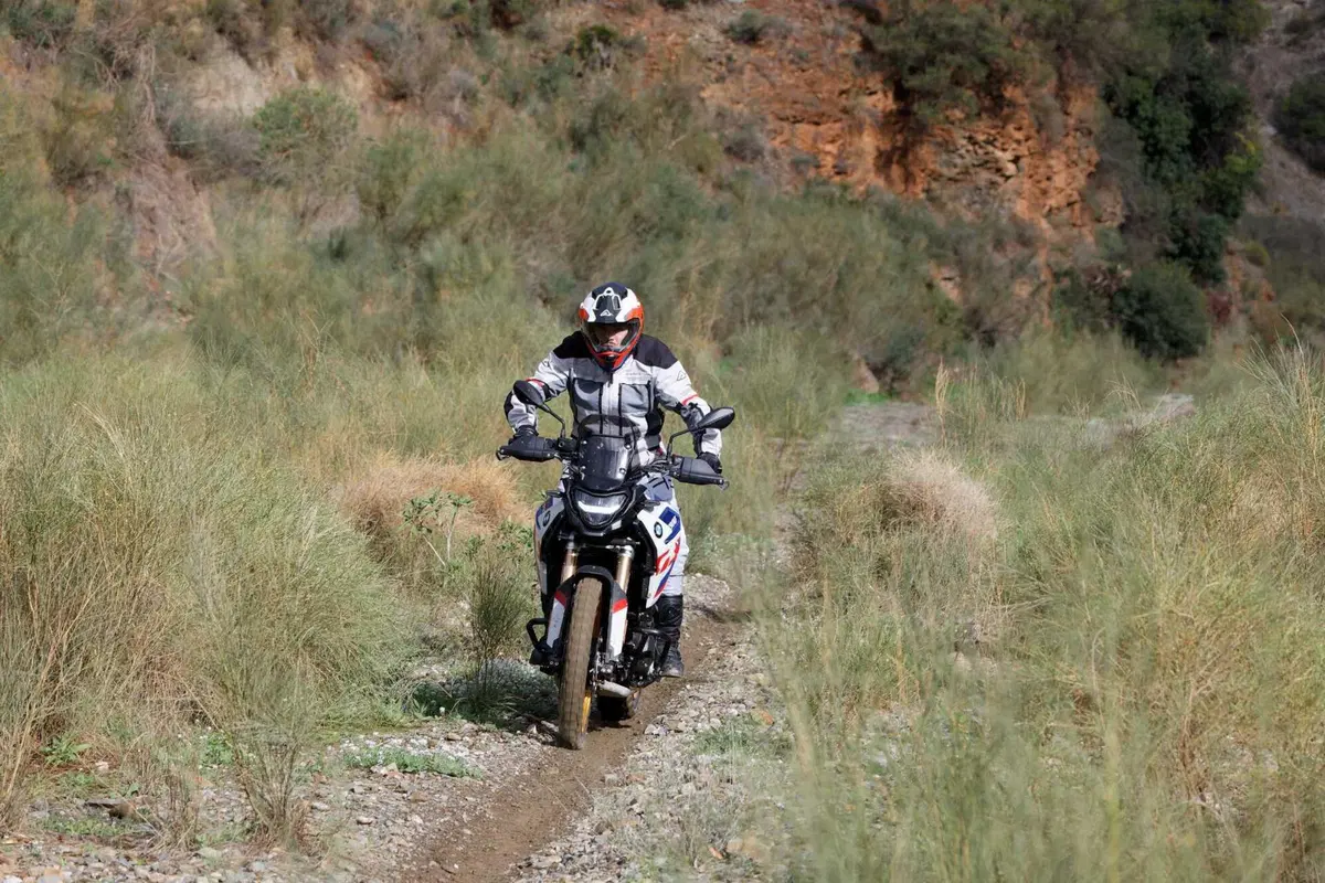 BMW F 900 GS TEST: come va la nuova adventure su strada e in fuoristrada. Pro e contro! [VIDEO E GALLERY] (20)