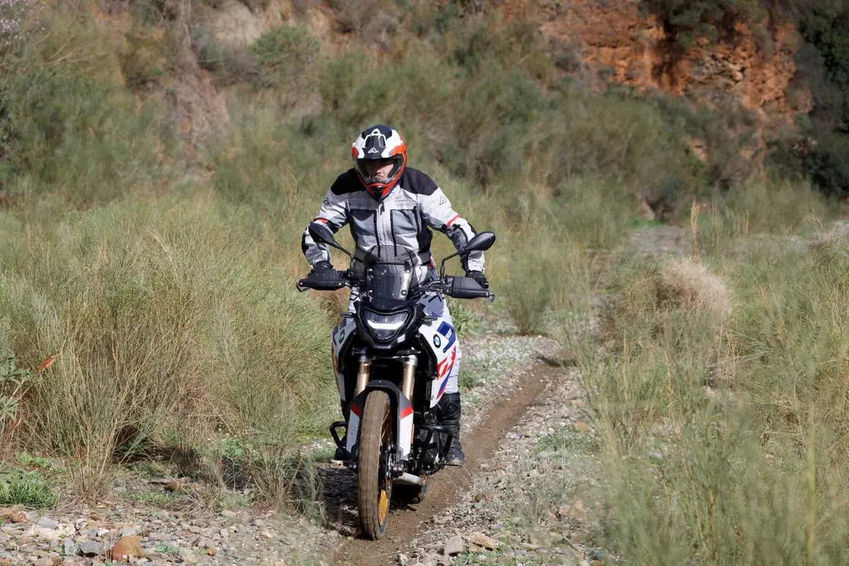 BMW F 900 GS TEST: come va la nuova adventure su strada e in fuoristrada. Pro e contro! [VIDEO E GALLERY] (22)