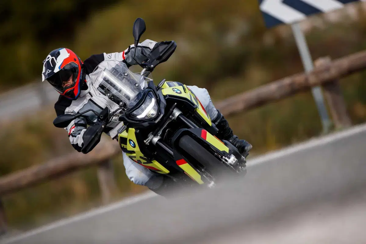 BMW F 900 GS TEST: come va la nuova adventure su strada e in fuoristrada. Pro e contro! [VIDEO E GALLERY] (28)