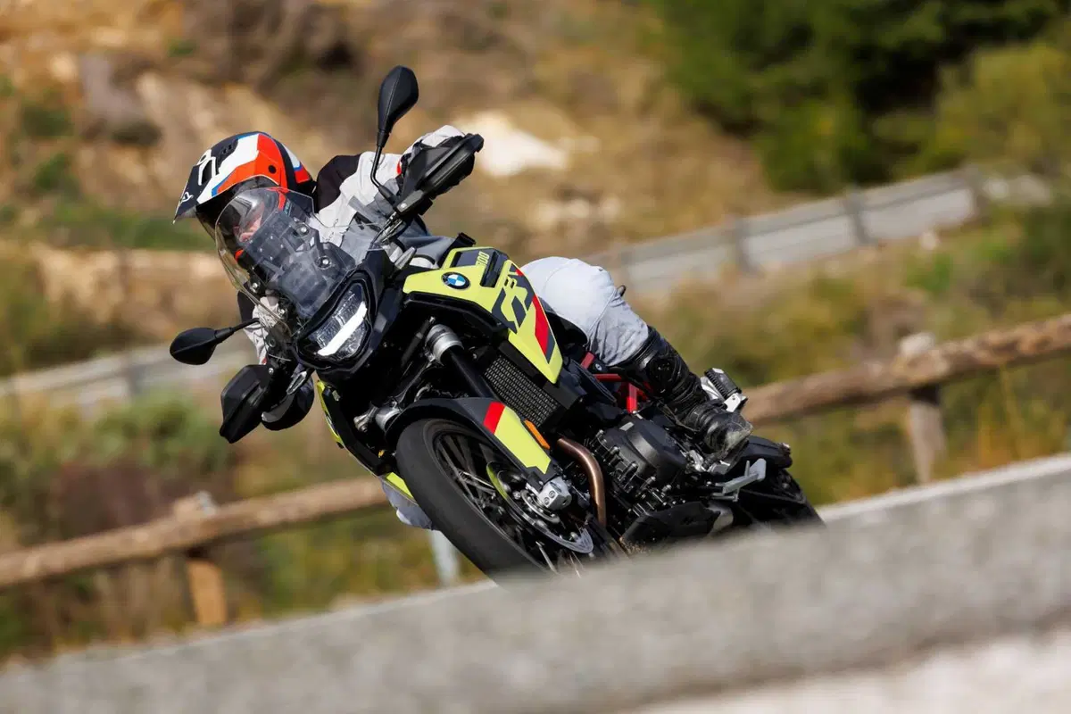 BMW F 900 GS TEST: come va la nuova adventure su strada e in fuoristrada. Pro e contro! [VIDEO E GALLERY] (33)