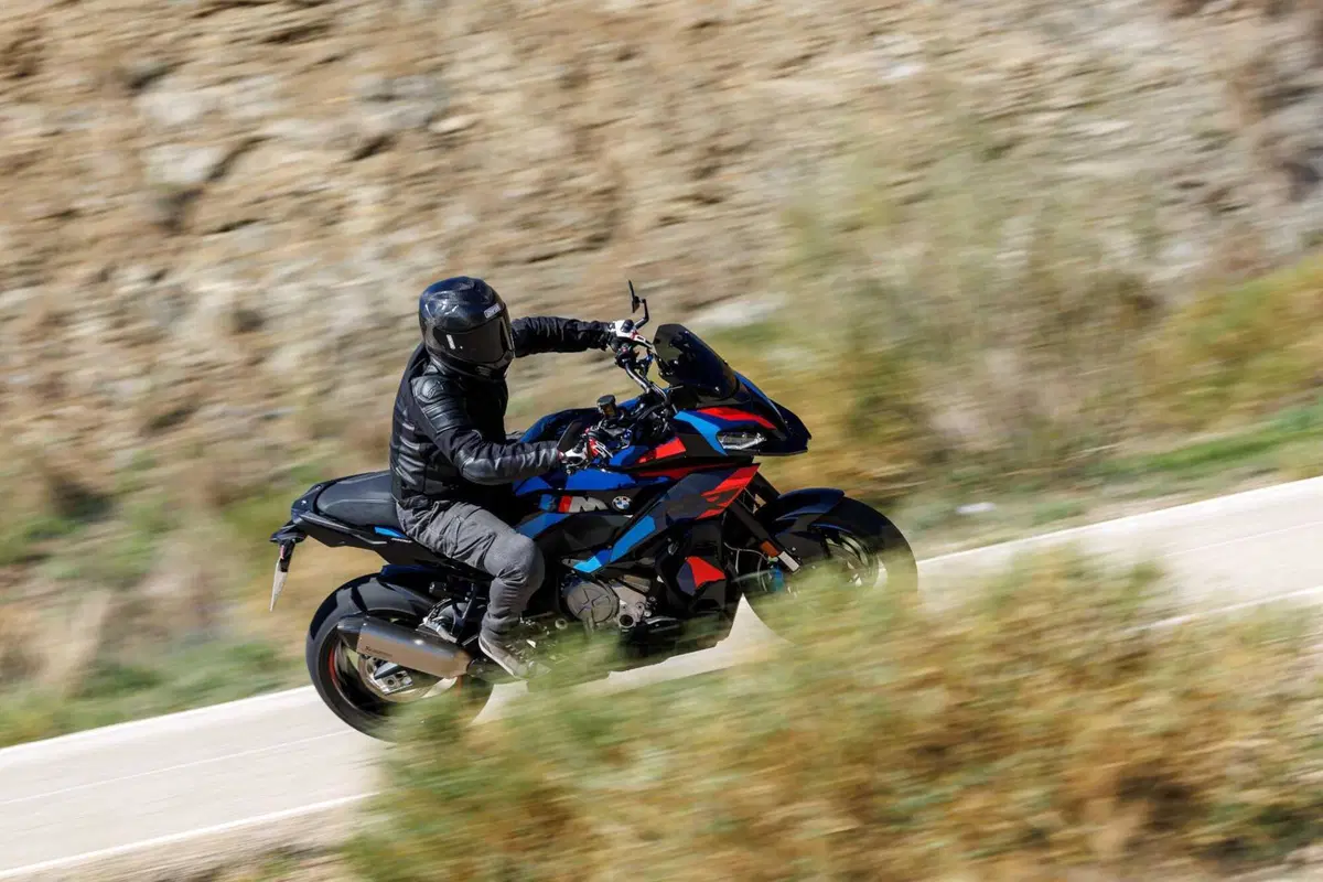 BMW M 1000 XR TEST: la crossover più potente e leggera al mondo [VIDEO E GALLERY] (2)