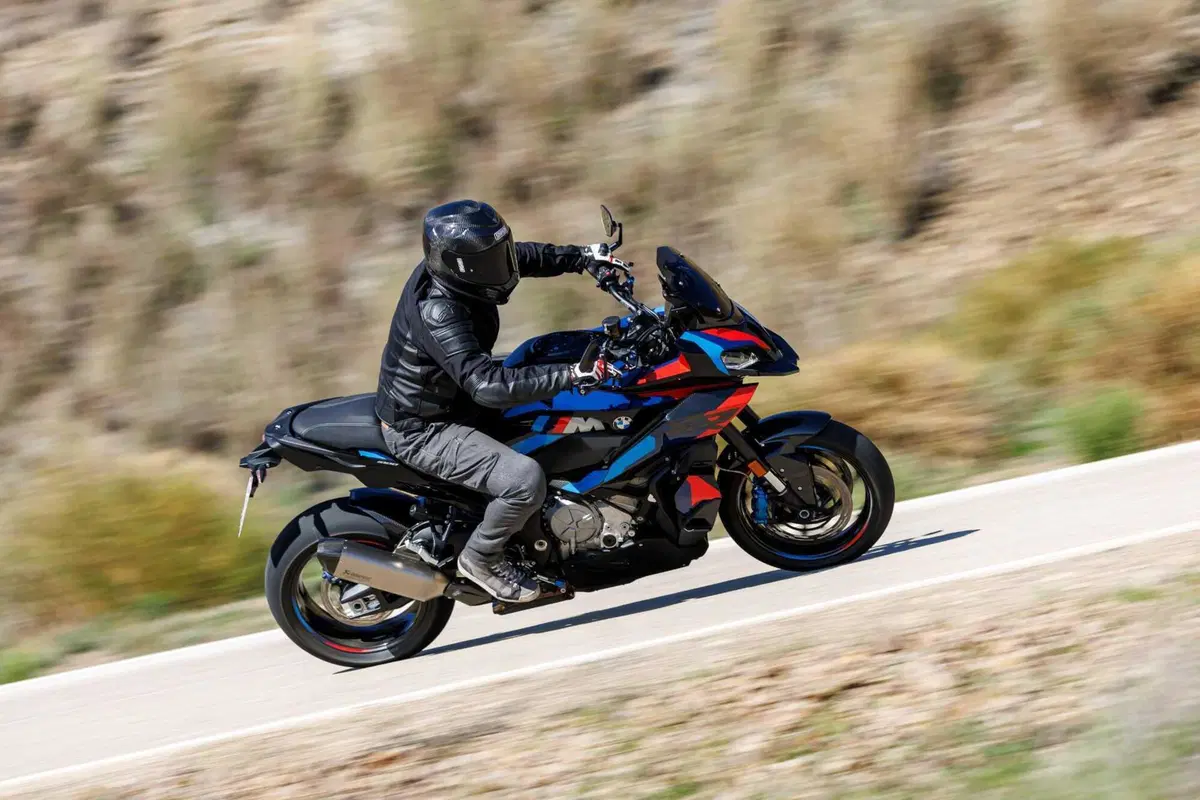BMW M 1000 XR TEST: la crossover più potente e leggera al mondo [VIDEO E GALLERY] (3)