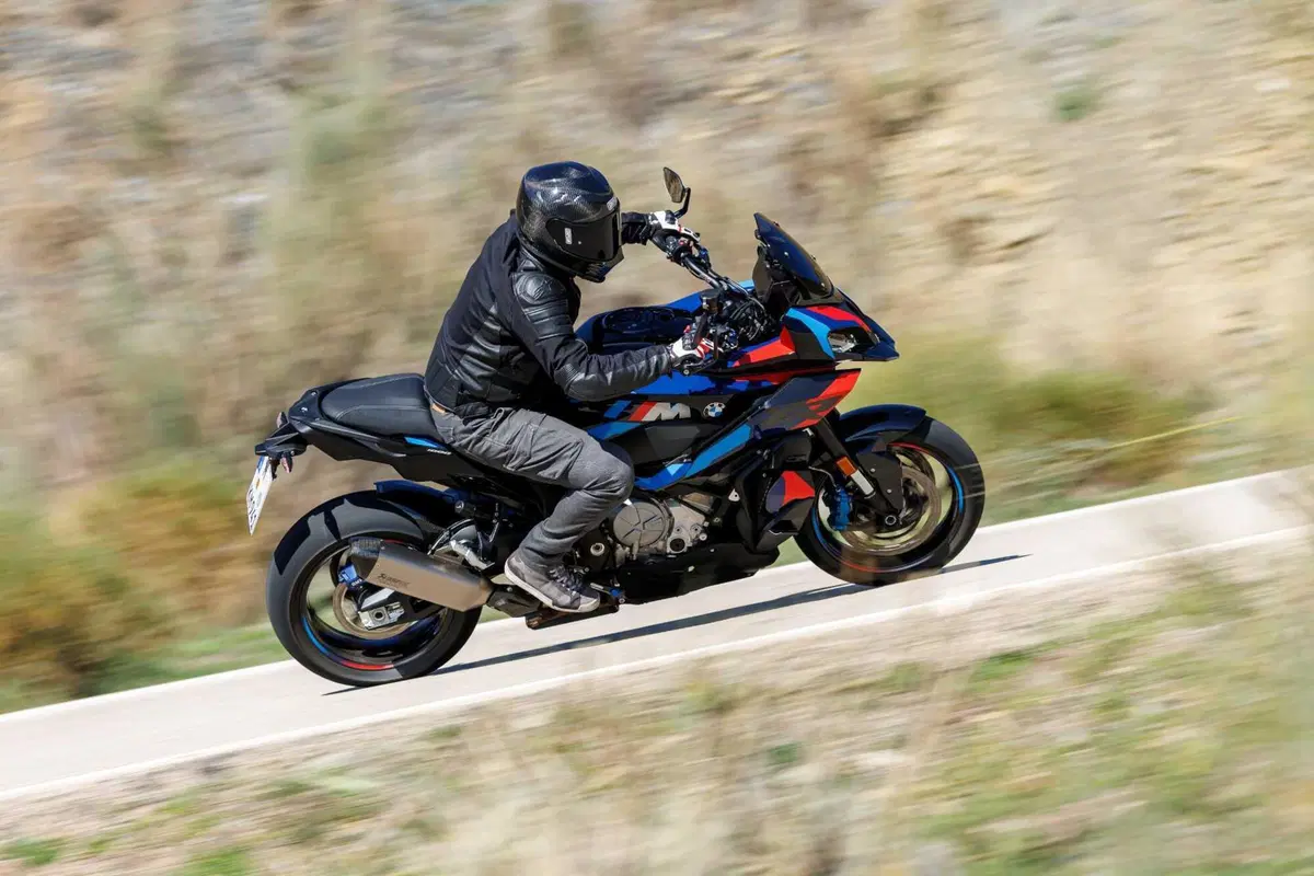 BMW M 1000 XR TEST: la crossover più potente e leggera al mondo [VIDEO E GALLERY] (4)