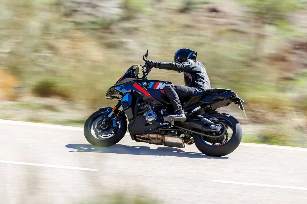 BMW M 1000 XR TEST: la crossover più potente e leggera al mondo [VIDEO E GALLERY] (5)