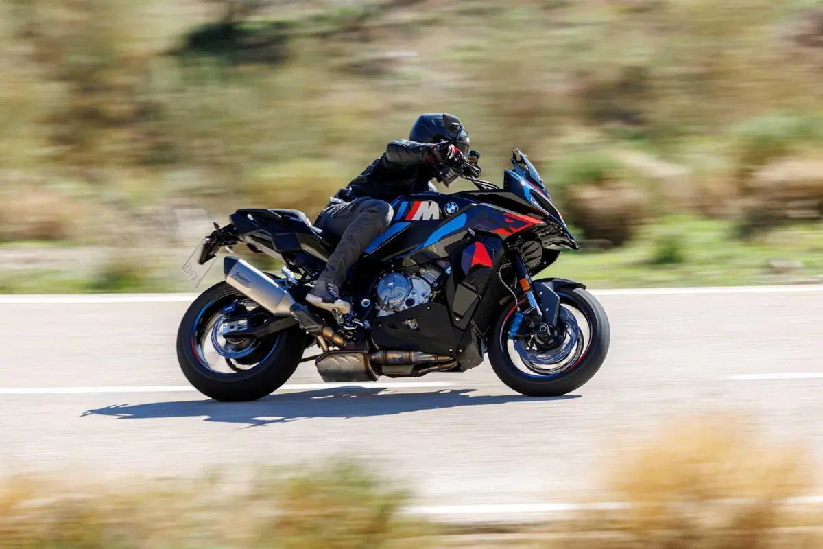 BMW M 1000 XR TEST: la crossover più potente e leggera al mondo [VIDEO E GALLERY] (6)