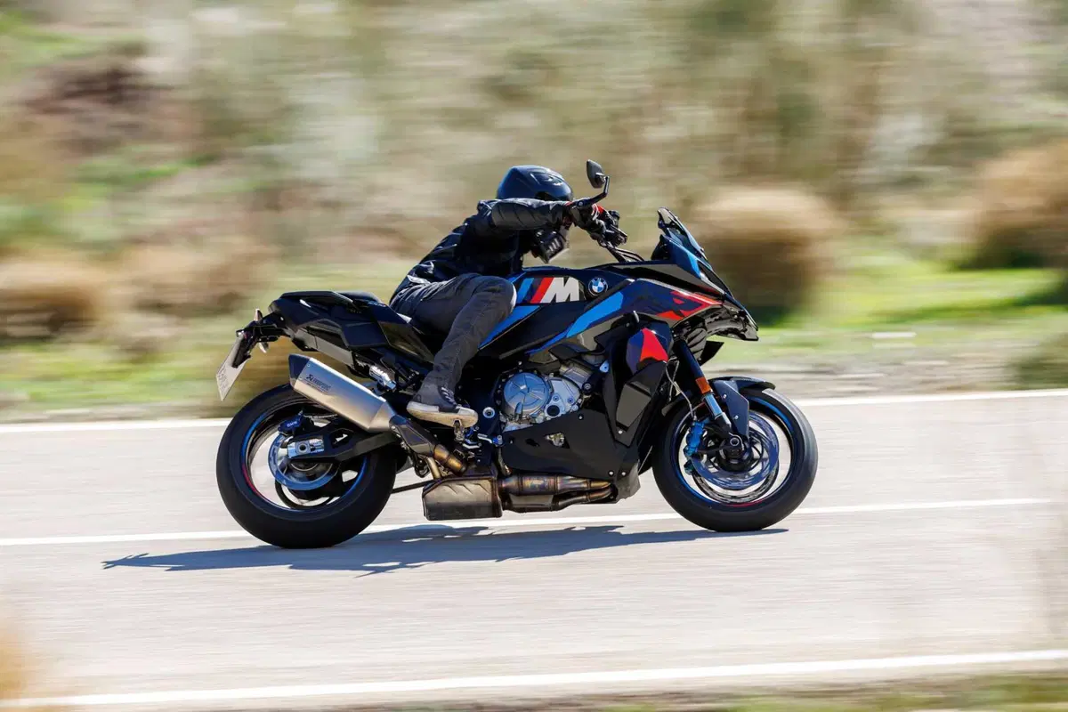 BMW M 1000 XR TEST: la crossover più potente e leggera al mondo [VIDEO E GALLERY] (7)