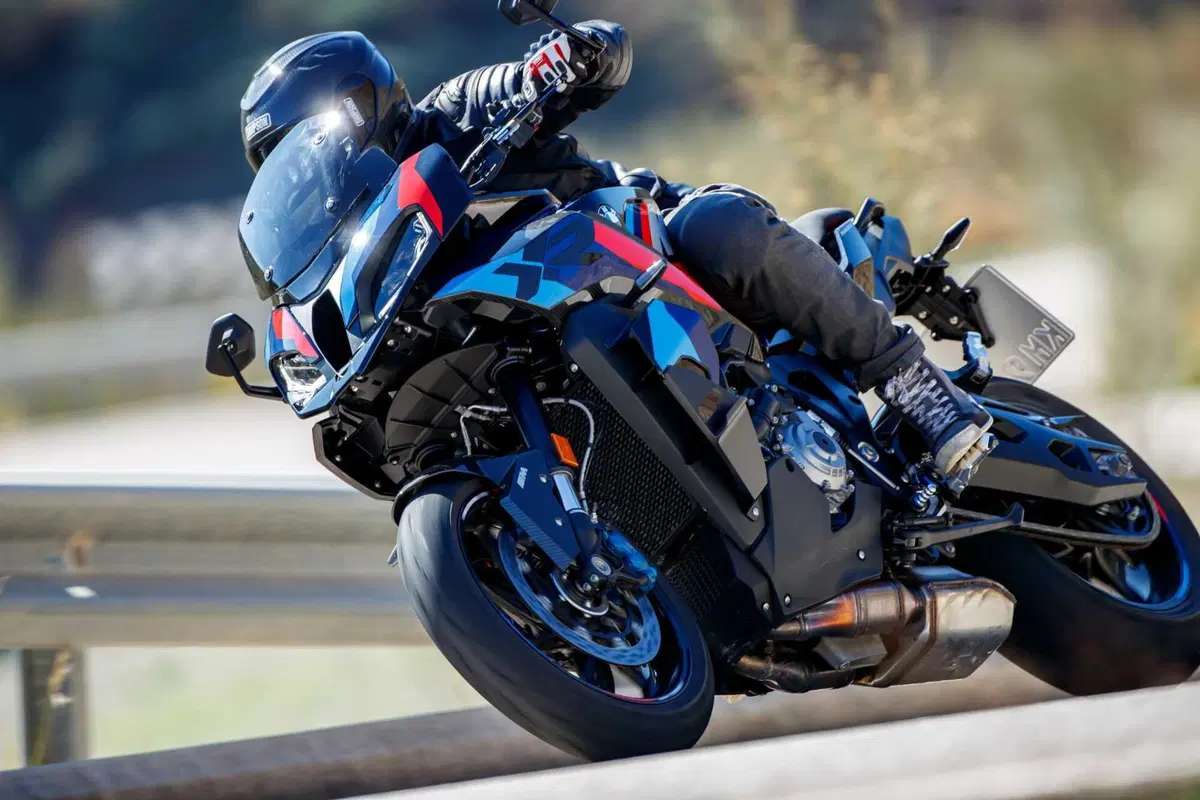 BMW M 1000 XR TEST: la crossover più potente e leggera al mondo [VIDEO E GALLERY] (10)