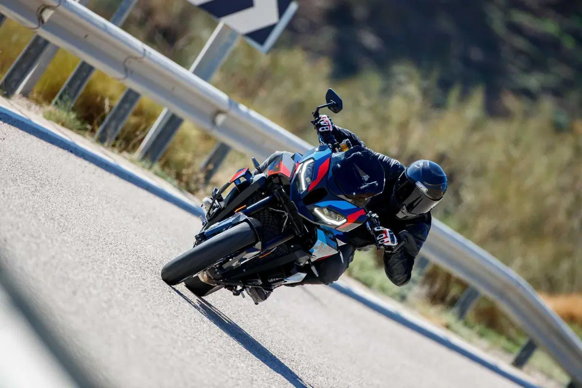 BMW M 1000 XR TEST: la crossover più potente e leggera al mondo [VIDEO E GALLERY]