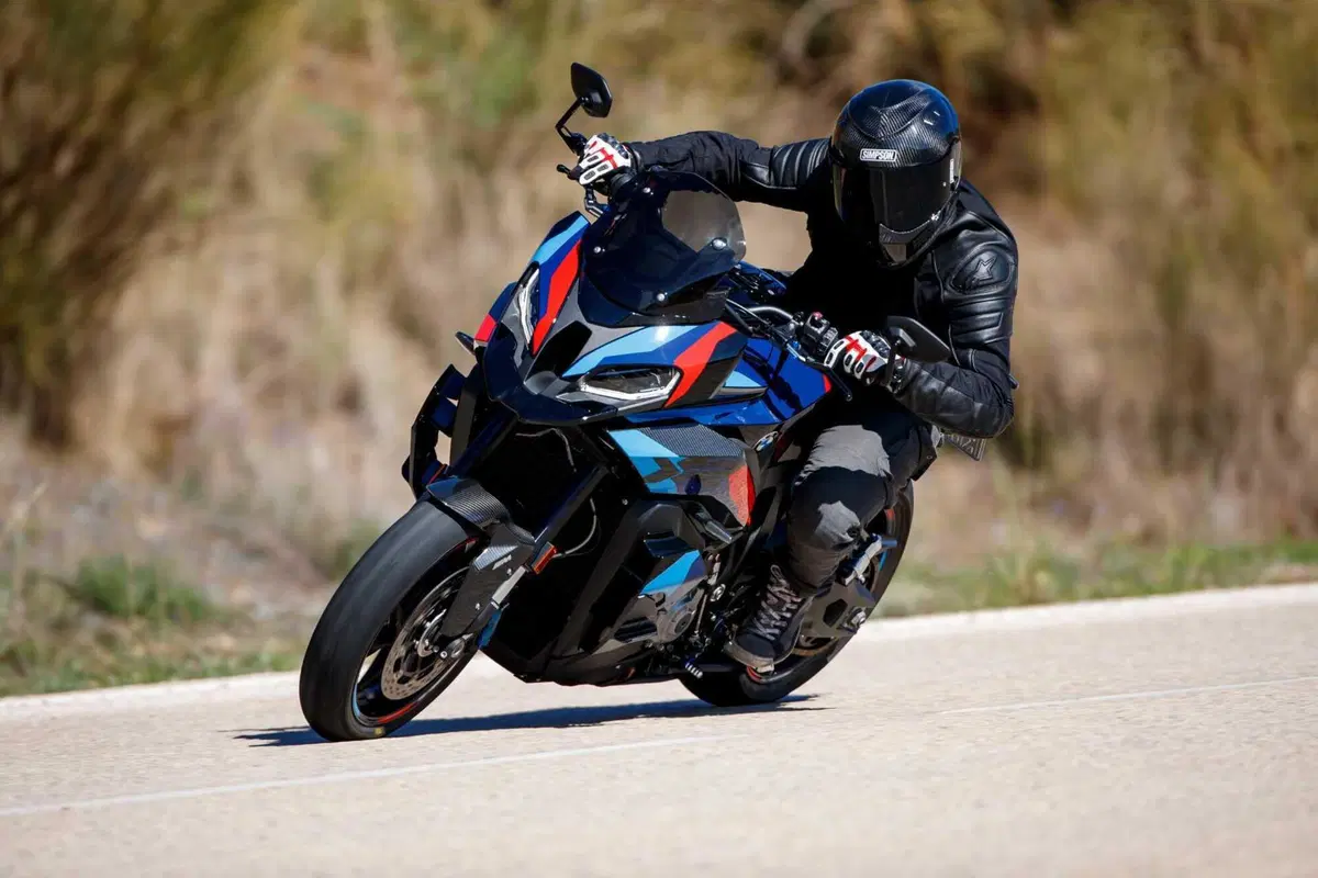 BMW M 1000 XR TEST: la crossover più potente e leggera al mondo [VIDEO E GALLERY] (17)