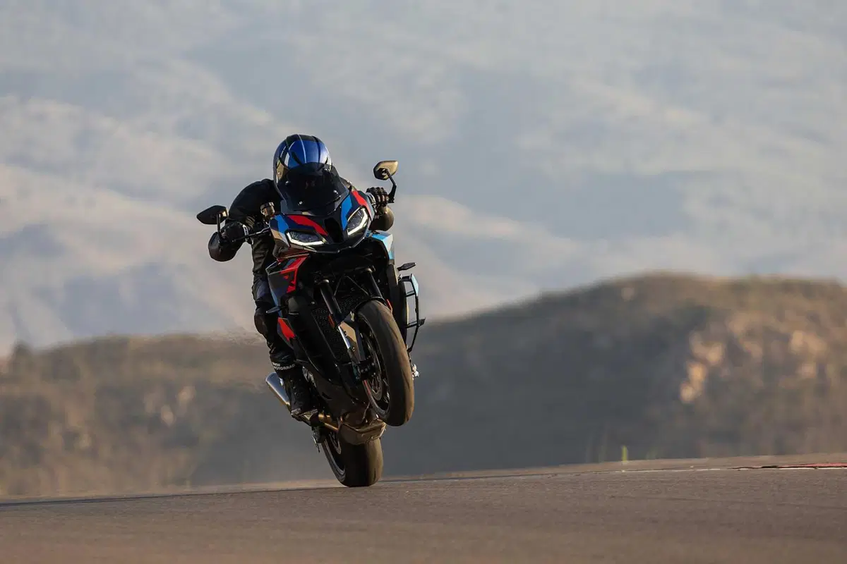 BMW M 1000 XR TEST: la crossover più potente e leggera al mondo [VIDEO E GALLERY] (19)