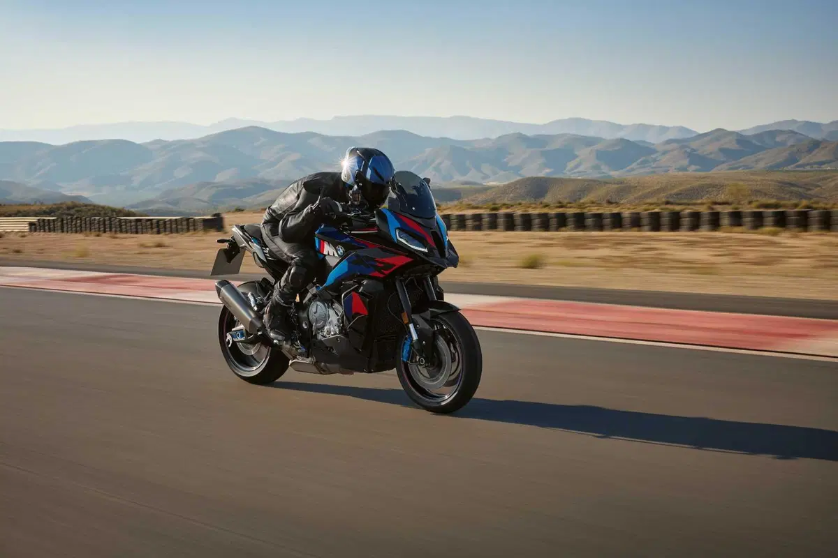 BMW M 1000 XR TEST: la crossover più potente e leggera al mondo [VIDEO E GALLERY] (20)