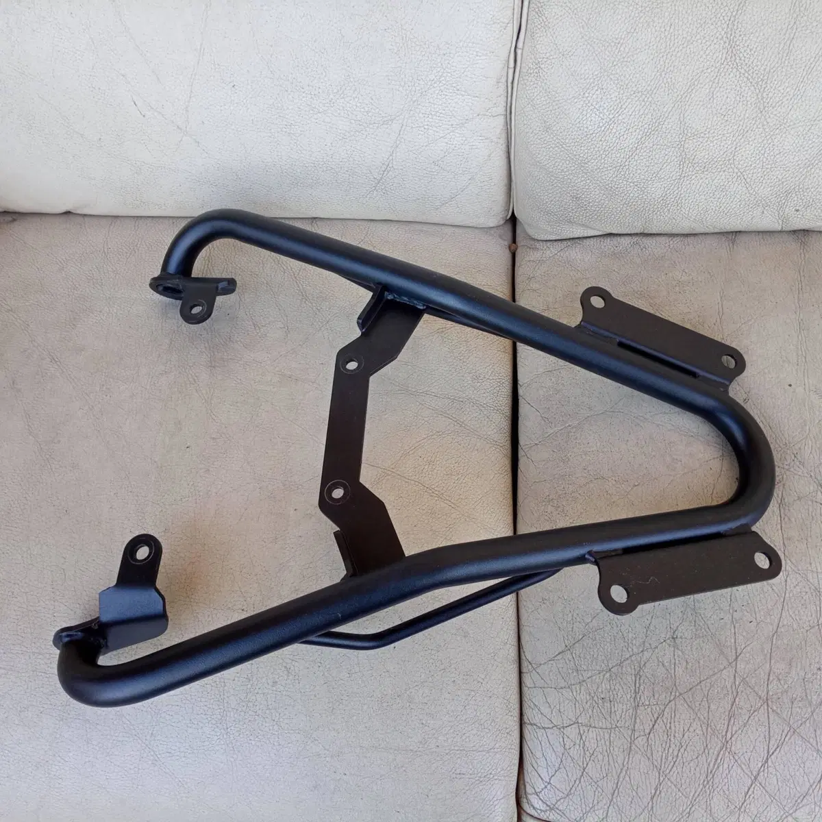 Portapacchi GIVI per Suzuki Gladius (2)