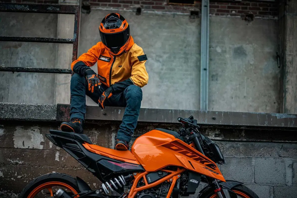KTM presenta la collezione abbigliamento e accessori dedicata alla Duke (5)