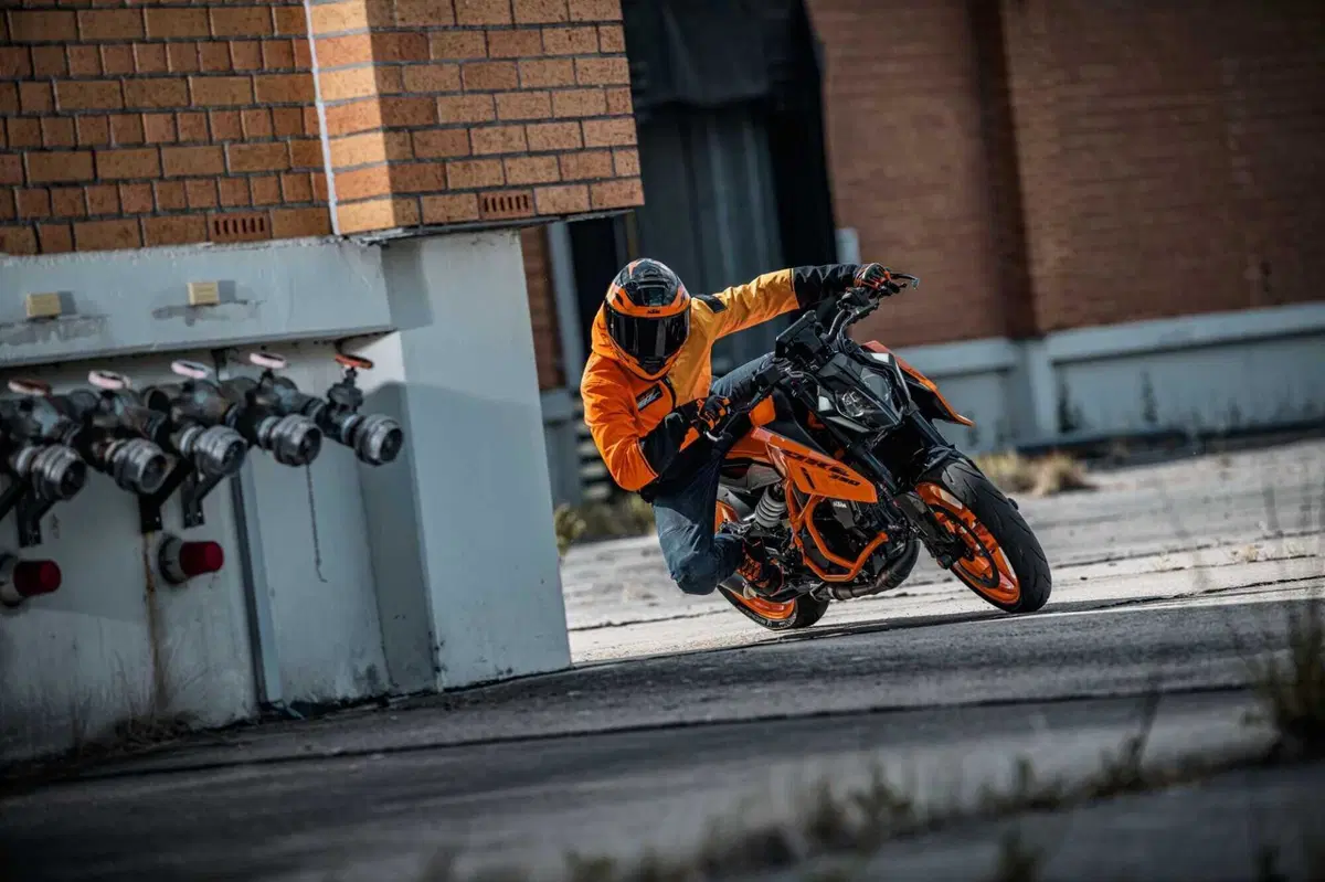 KTM presenta la collezione abbigliamento e accessori dedicata alla Duke (7)