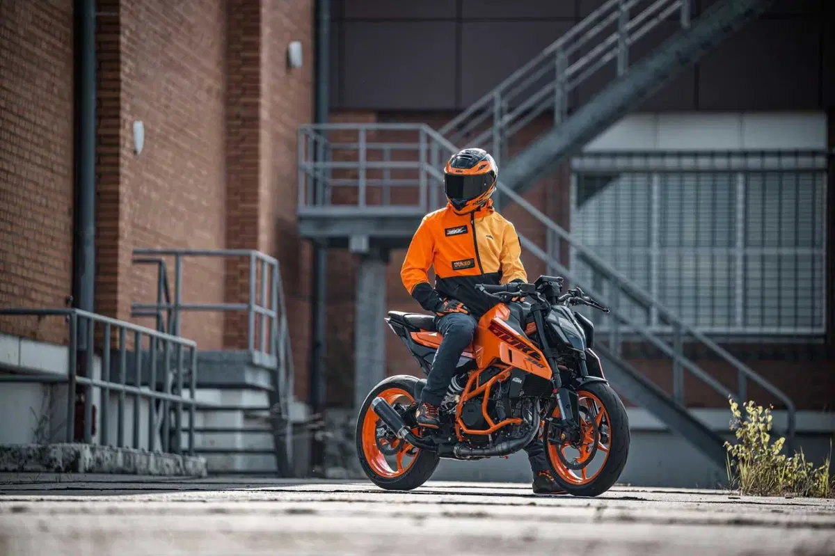 KTM presenta la collezione abbigliamento e accessori dedicata alla Duke (8)