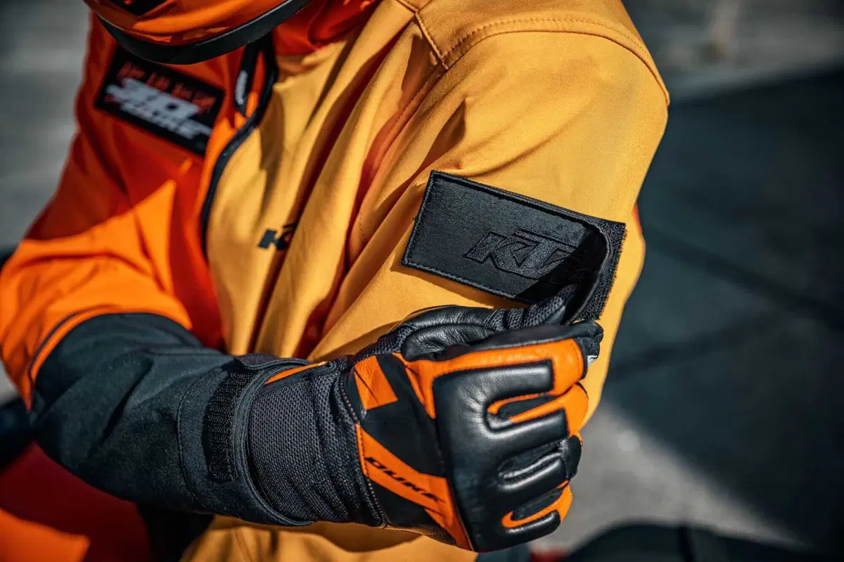 KTM presenta la collezione abbigliamento e accessori dedicata alla Duke (10)