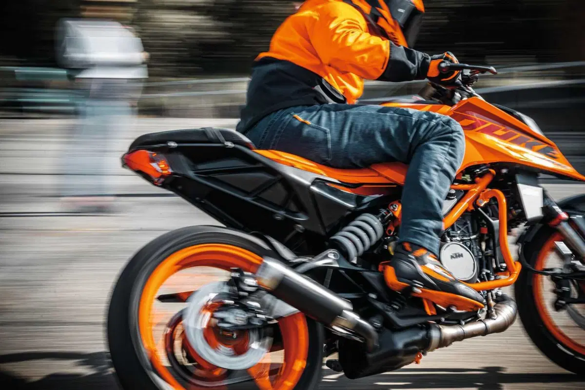 KTM presenta la collezione abbigliamento e accessori dedicata alla Duke (21)