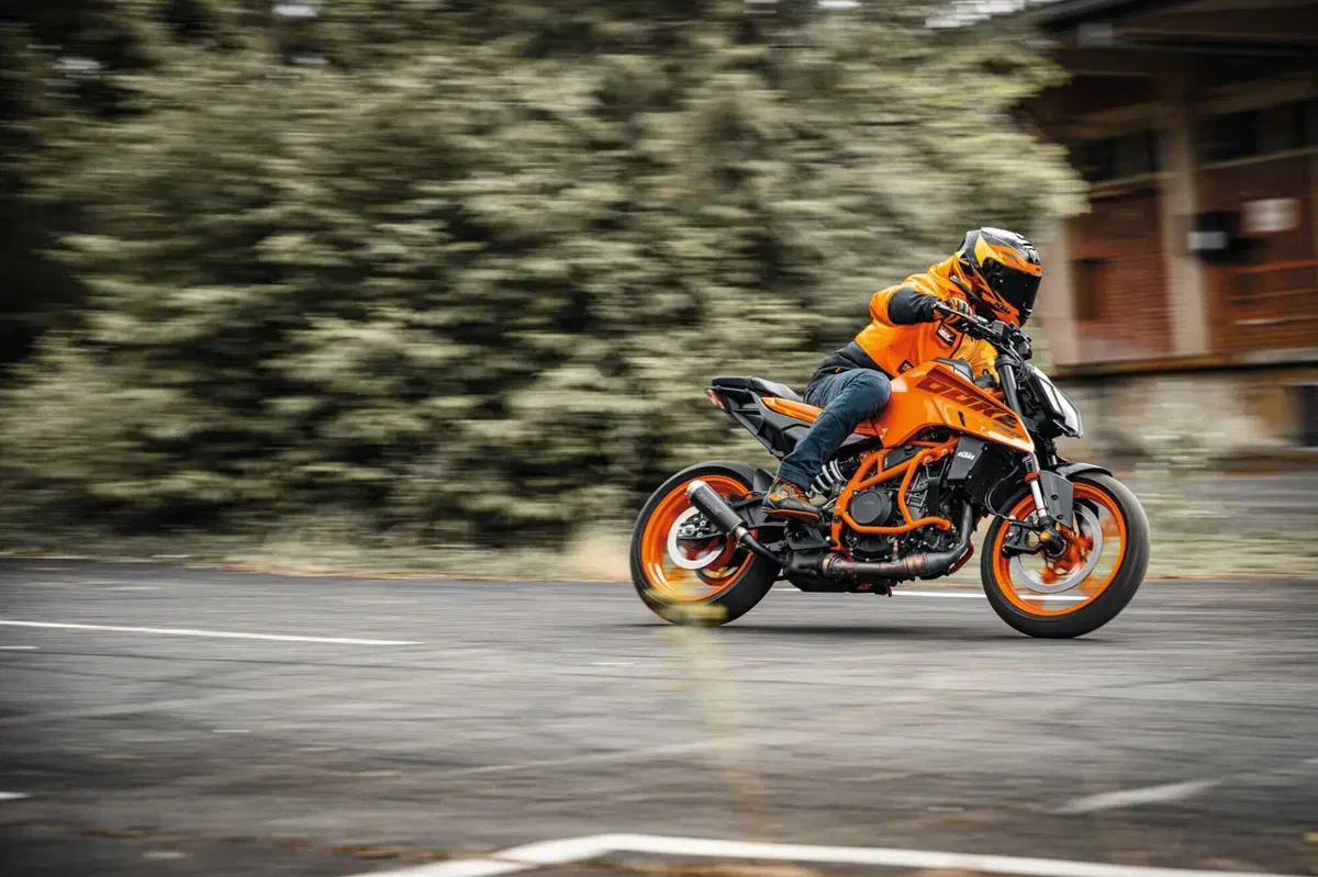 KTM presenta la collezione abbigliamento e accessori dedicata alla Duke (22)