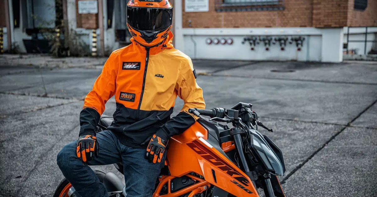 KTM presenta la collezione abbigliamento e accessori dedicata alla Duke